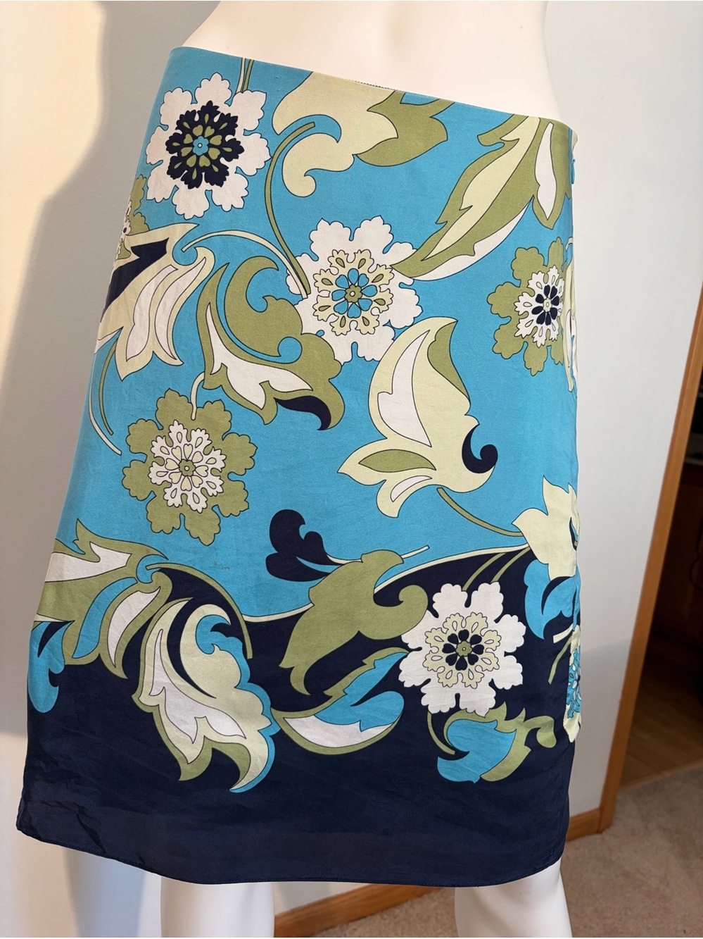 #973 Ann Taylor 100% Silk Turquoise Floral Knee Length Skirt